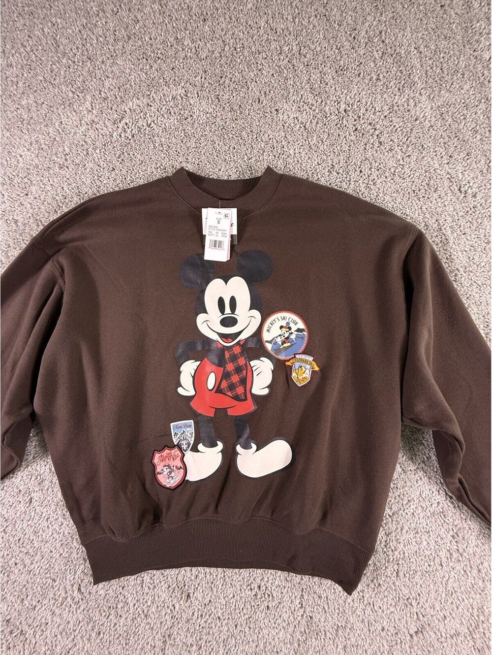 NWT Disney Women’s Sweatshirt Mickey Winter Scene Brown Small